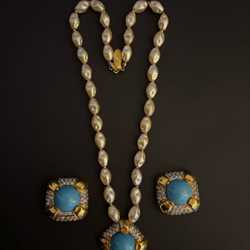 Vintage necklace and clip-on earrings set with faux pearls and blue stone 80s–90s like new