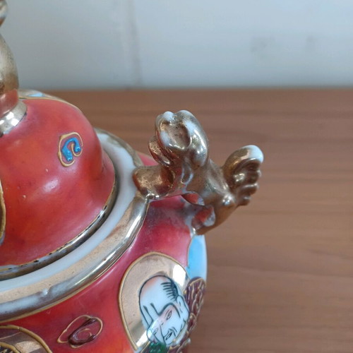 Satsuma Moriage Japanese incense burner used, handpainted samurai and geisha