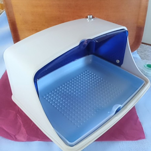 UV sterilizer like new for beauty salon tools with removable tray