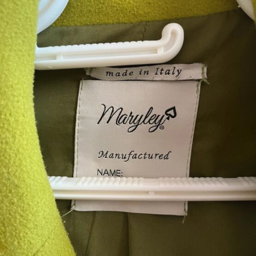 Coat like new in green color, size S