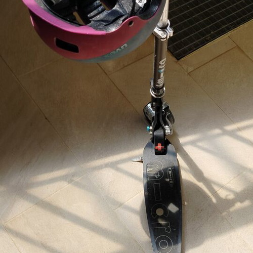 Scooter and helmet like new