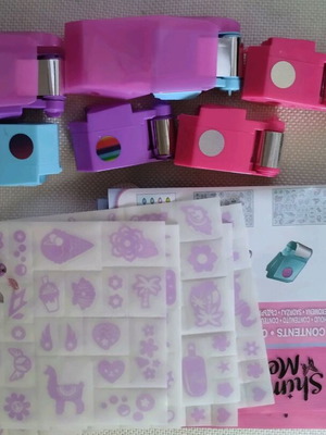Cool Maker Shimmer Me Body Art σετ προσωρινών τατουάζ με συσκευή εφαρμογής και αυτοκόλλητα
