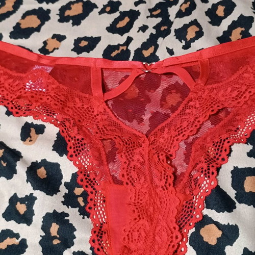 String lingerie new, red, one size with lace and heart detail