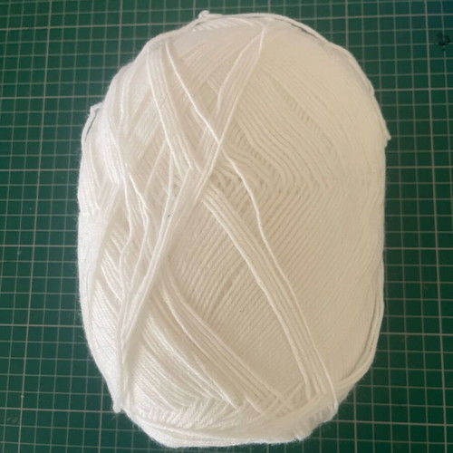 White yarn pack of 3 balls, like new, 500 gr total