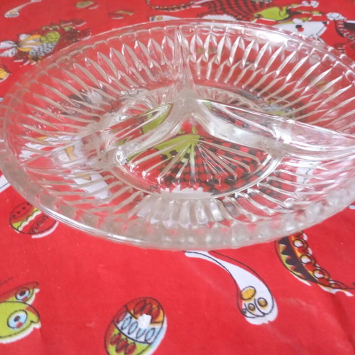 Vintage glass plate with three compartments like new
