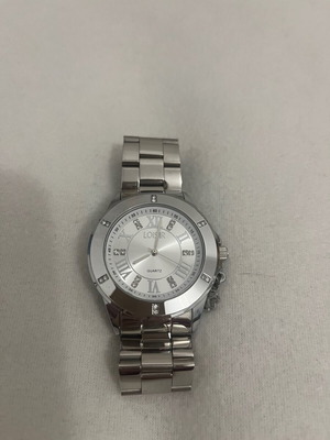 Loisir wristwatch silver bracelet like new women's