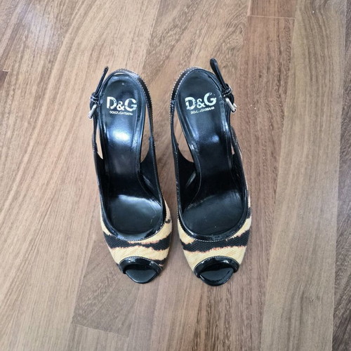 Dolce & Gabbana women's leopard print sandals size 38 like new