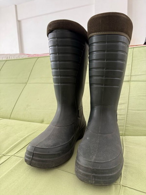 Γαλότσες νούμερο 44 σαν καινούργιες με αποσπώμενη επένδυση