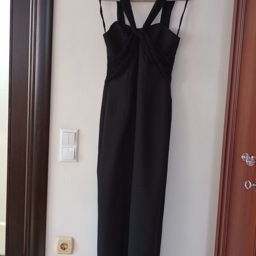 Multifunctional black dress with vintage gold earrings