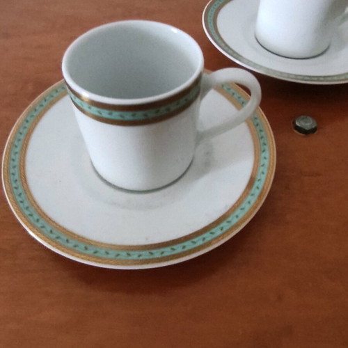 Porcelain coffee cups like new, set of 3 with classic design