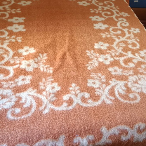 Vintage double bed blanket like new