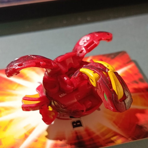 Bakugan Pyrus Neo Dragonoid figure