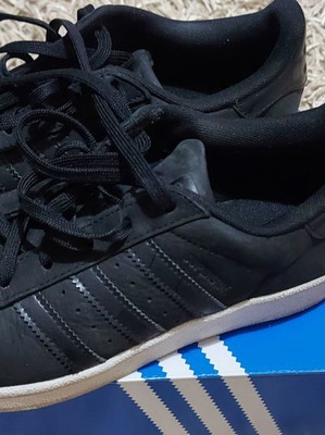 Adidas Superstar αθλητικά μεταχειρισμένα, μαύρα με λευκή σόλα, νούμερο 38