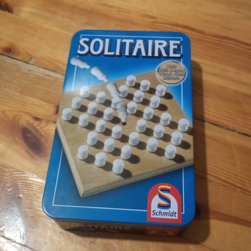 Solitaire board game like new