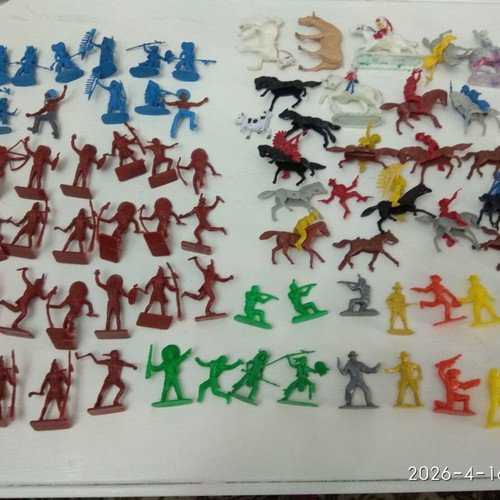 Military toy collection like new with cowboys, Indians and horses