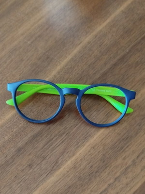 Children's eyeglass frames like new, blue and green, without lenses