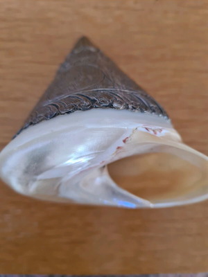 Table shell like new, covered with alpaca 271 g