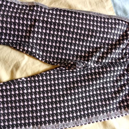 Leggings black with soft pink 4 years like new