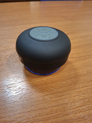 Portable speaker with suction cup IPX4 new