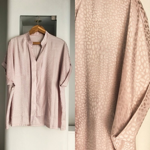 Women's Plus Size Clothing Bundle like new, 3 knitted dresses, 2 Doca pants, 2 shirts, 1 shorts