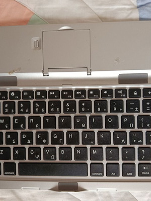 Bitmore Bluetooth wireless keyboard like new, detachable stand for tablet
