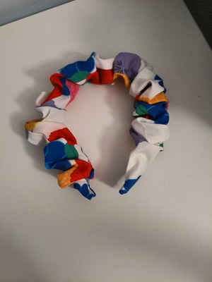 Hemithea hairband like new, white and multicolored