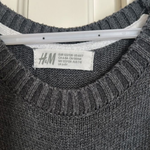 Πουλόβερ H&M μεταχειρισμένο για αγόρια 6-8 ετών, άσπρο και γκρι