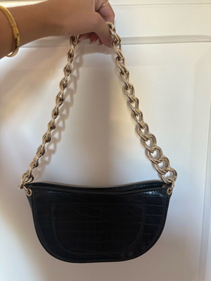 Black shoulder bag with gold chain like new