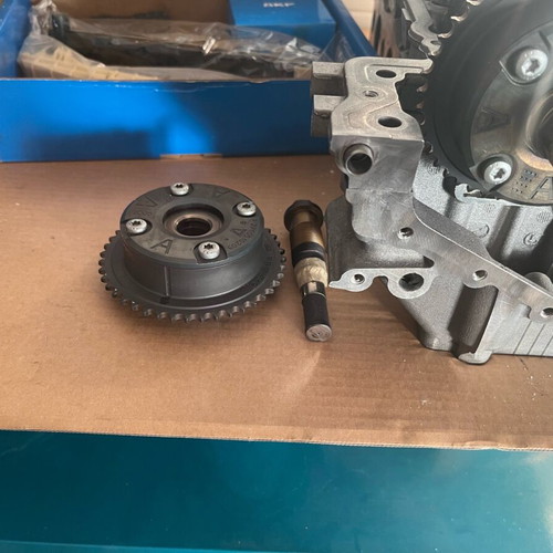 Mercedes CLK 200 Kompressor W209 cylinder head cover 271 like new