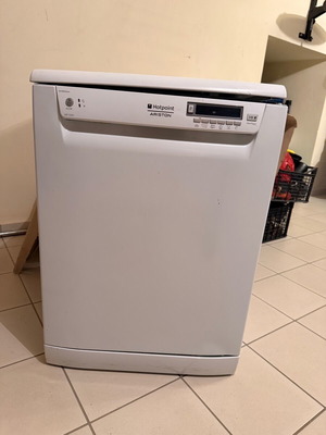 Hotpoint Ariston LDF 1235 dishwasher like new
