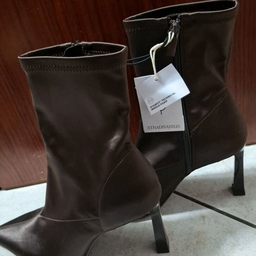 Stradivarius elastic ankle boots brown size 39 new