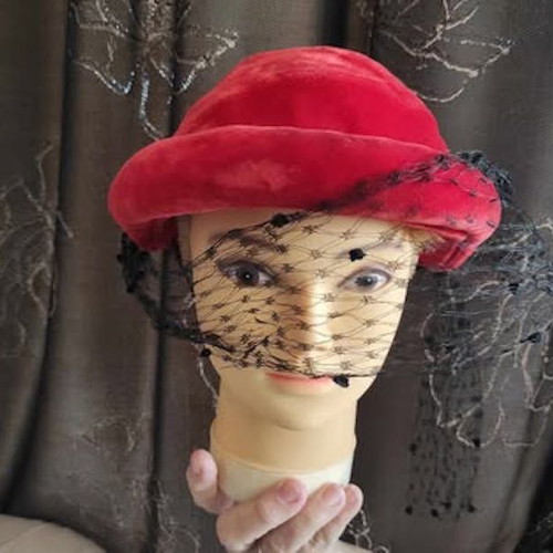 Vintage theater wardrobe hats used, set of 4 pieces