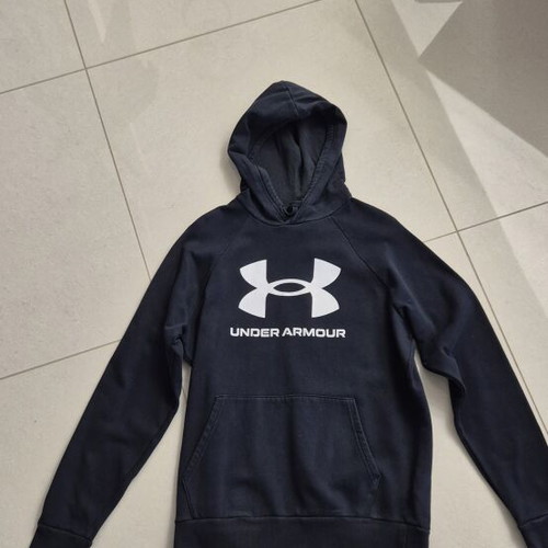 Under Armour black hoodie small