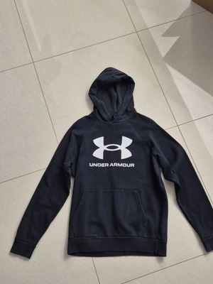 Under Armour black hoodie small