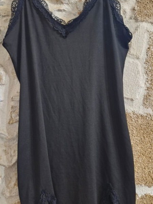 Μαύρο κοντό φόρεμα