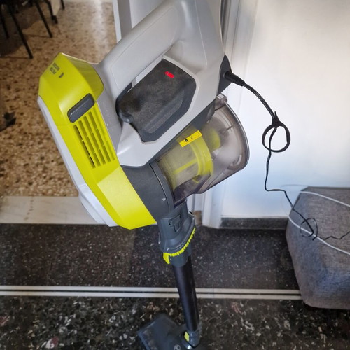 Vacuum Stick Hoover HF110H 011 cordless rechargeable vacuum like new