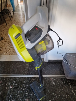 Vacuum Stick Hoover HF110H 011 cordless rechargeable vacuum like new