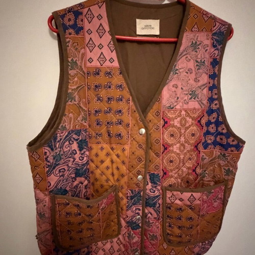 Urban Outfitters vest small like new with pockets and buttons