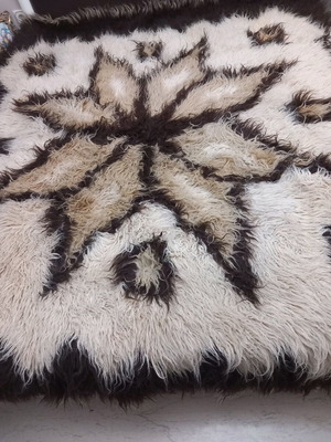 Φλοκάτη 2.20×1.90 σαν καινούργια