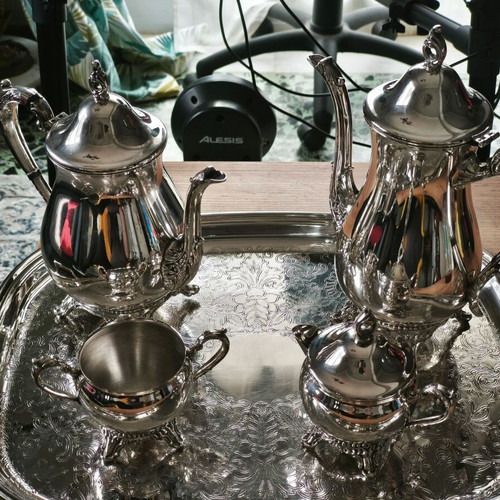 Silverplate coffee and tea set 5 pieces like new, Victorian style