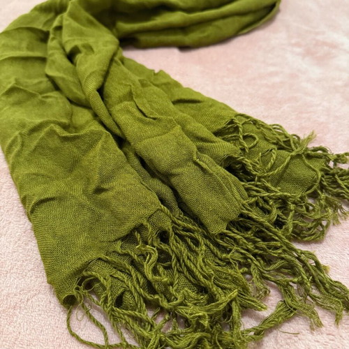 Scarf used in olive color, very soft