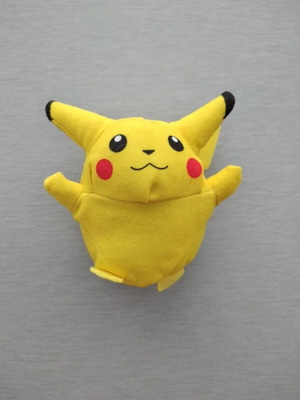 Vintage Pokémon Pikachu Burger King Mini Plush Toy like new