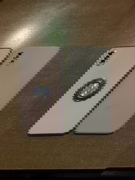 Θηκες για iphone x/xs. 10€ η ροζ και 5 η γκρι