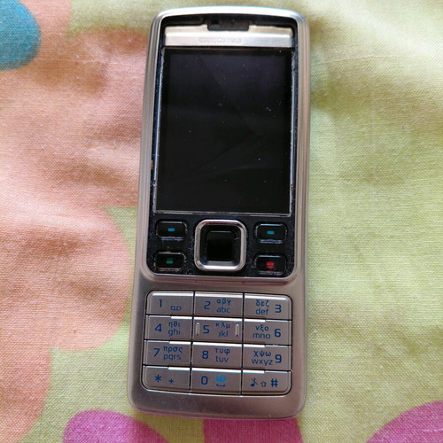 Nokia cell phone used, 2 megapixel camera, for collectors