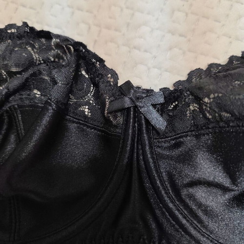 Black lace bra, size 90, new