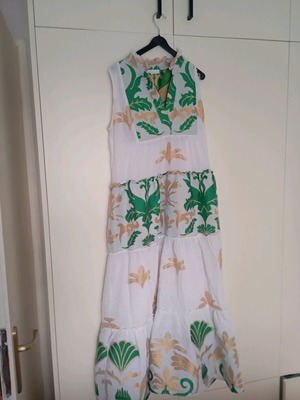 Lace the label medium maxi dress 100% cotton like new, multicolor