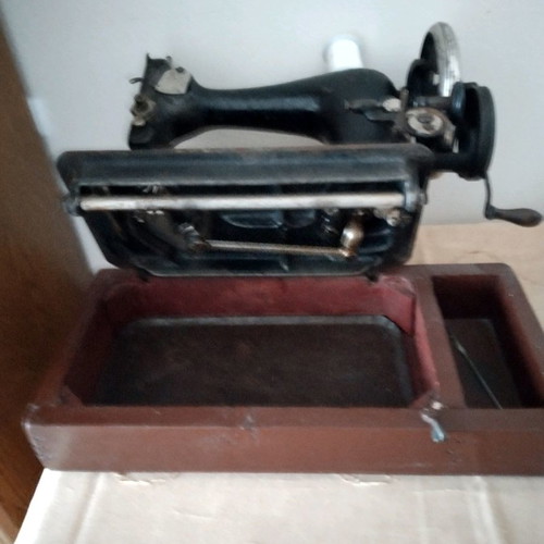 SUPER! Antique sewing machine SINGER (from 1912).