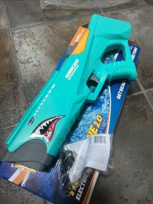Electronic rechargeable water gun