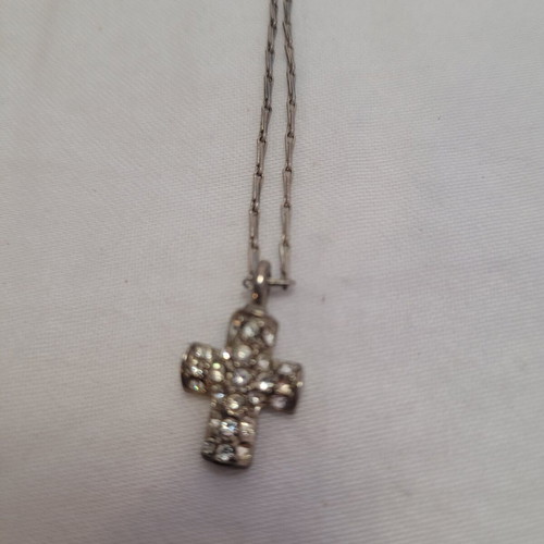 Necklace with cross pendant