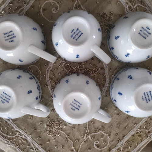 Tea cup set like new, 6 pieces, fine porcelain with blue and white patterns